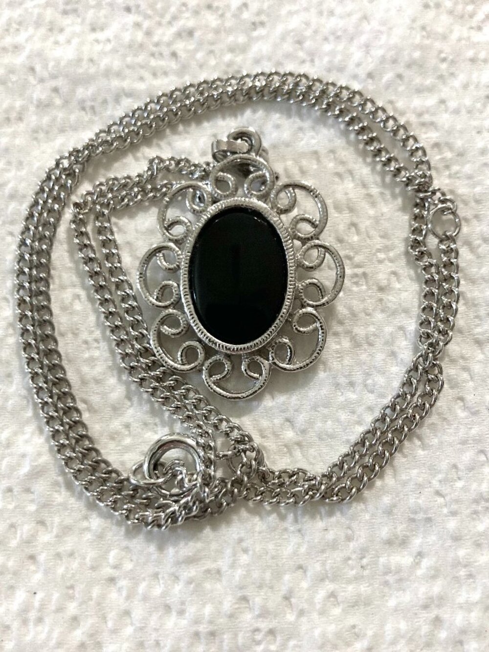 1951 Vtg Sarah Coventry SIGNED Black Stone Pendant Silver Tone Necklace Elegant